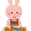 料理をしているウサギ