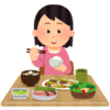ご飯を食べる女性